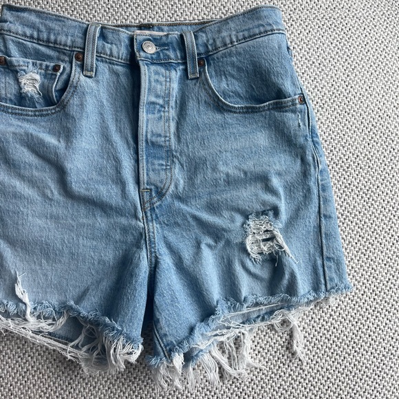 Levi Ribcage Shorts - Picture 2 of 12